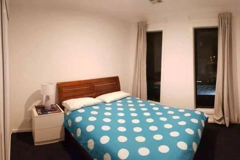 Furnished room in modern clean sharehouse, bills incl