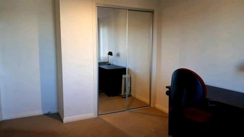 Double sized room right in Bruce fully furnished unlimited NBN