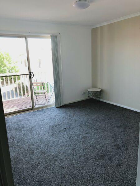 [Female Only] Large Master Bedroom with en-suite and balcony for rent!