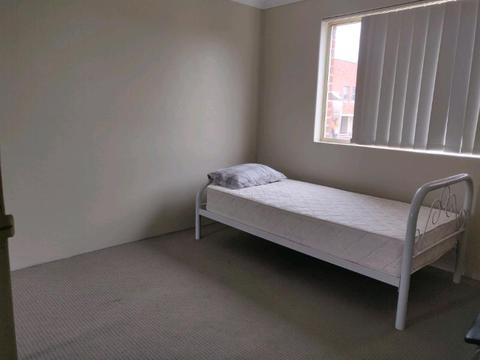 Room available for Rent at 190$ - 3 mins from Wentworthville stn