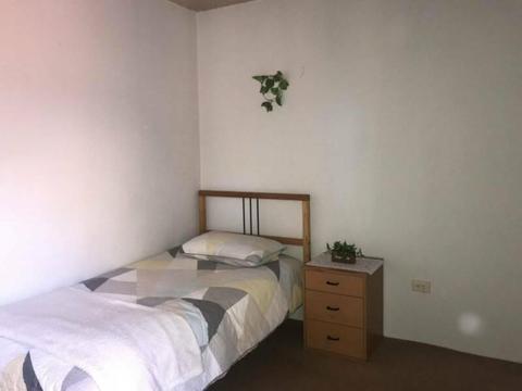 One private room with balcony to rent nearby Macquarie University