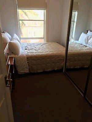 $335 P week McMahons Point 1br available 30-Nov!