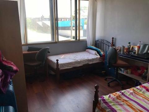 SPACIOUS ROOM SHARING FOR RENT NEAR STRATHFIED STATION
