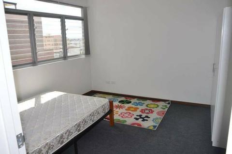 Double room in modern apartment , 4 mins walk to train station