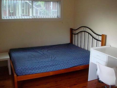 Conveniently located large furnished room in North Ryde inc all bills
