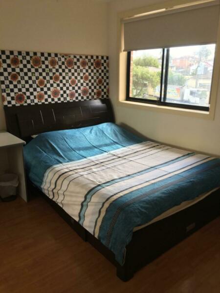 A BRIGHT CLEAN COUPLE ROOM AVAILABLE IN MERRYLANDS!!!