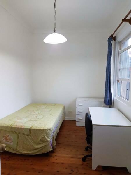 eastwood 7 min walk to station room for rent