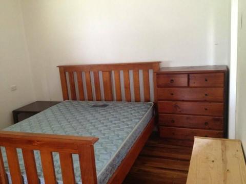 Furnished master-bedroom $160/W for a couple bill included