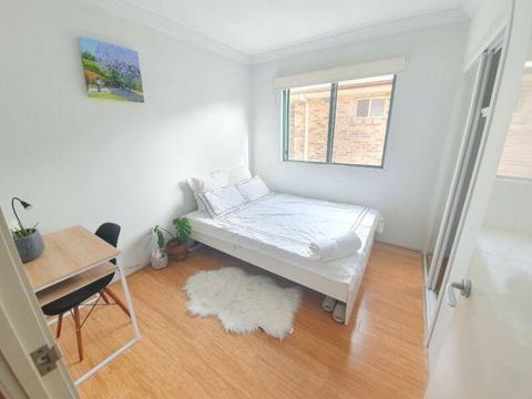 Two Room available Now! Yeronga leafy clean flat