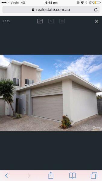 Room for rent in spacious townhouse $180pw