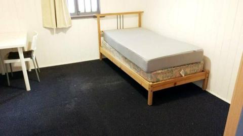 Quiet Bedroom $110 Taringa Indooroopilly Toowong area UQ 10mins