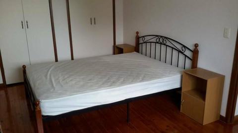 QUEEN ROOM FOR RENT AIRCON SHOPS CITY BUSES BIG WARDROBE PARKING