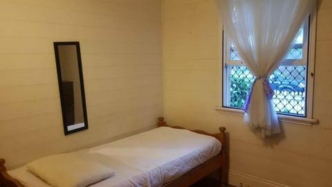 Mater Hill Own Room $159/w. Free internet. All bills included!