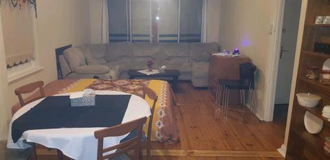 room for rent 1 couple or 2 girls full furnished home
