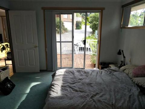 Room for a Couple in West Hobart Share House