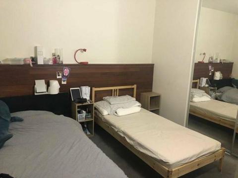 Couple room in MEL CBD*Free tram*New furniture