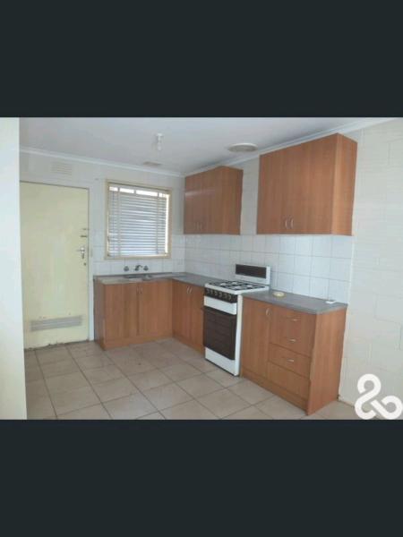 Room for Single pure vegetarian Girl. 1 min walk from Station