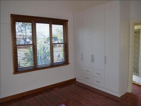 Large room in bright Coburg house