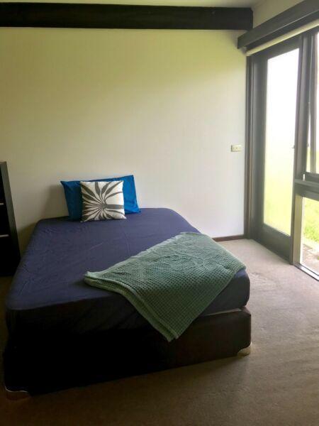 Room with En Suit Available in a share house in St Kilda East