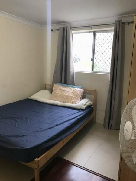 Huge Double Room in Vic Park. Female Only. 5Mins to Train Station