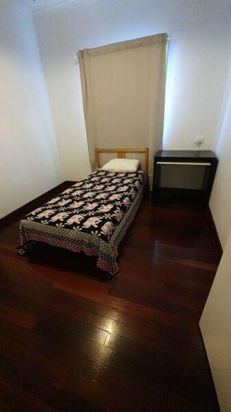 Room for single female 80/week inc all bills