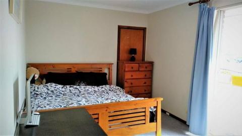 Spacious house, front transport,shops, near uni, freo,trans, FWY