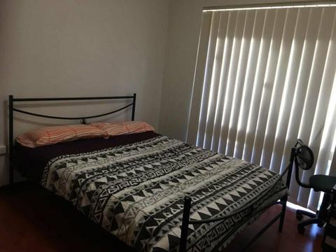 Room available for single lady near Westfield Carousel