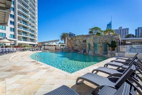 modern self contained holiday apartment surfers paradise