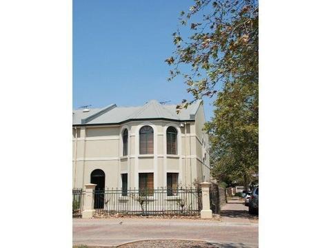 2km from CBD, Mile End, Modern House in perfect city location