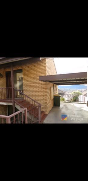 2 bedroom townhouse with white goods at lennah valley
