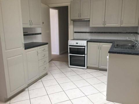 4 * 1 House in Morley for rent