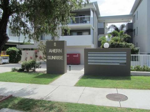 Labrador Gold Coast Immaculate Unit For Sale