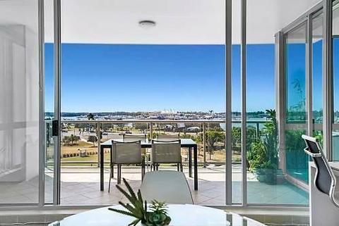 Stunning 2 Bdrm Unit in 'Brighton On Broadwater Shores' Southport QLD