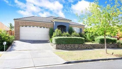 Prime Real estate in Craigieburn (5 Bed room house on 690m2 Land )