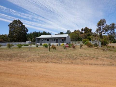 Sale by owner fully off grid 3 bedroom house in Kendenup