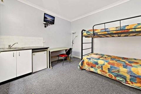 TWIN SHARE ROOM WITH BUNK BED & SHARE BATHROOM IN SURRY HILLS