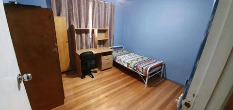 Room for rent in glen Waverley