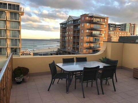 V8 Supercars penthouse Newcastle Beach! Amazing track and ocean views