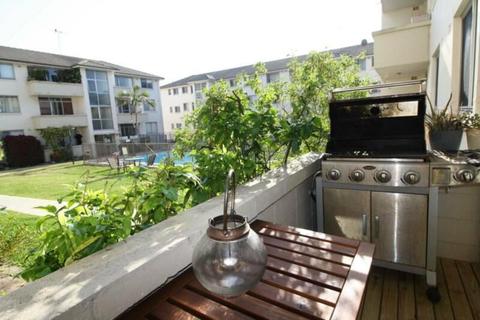 GREAT VALUE_SPACIOUS STUNNING 2Bed,5min walk to the beach!! MUST SEE!!