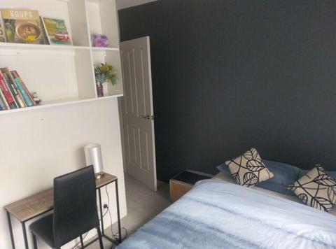 Private room available NOrth Parramatta-SHORT TERM From 17 NOVEMBER