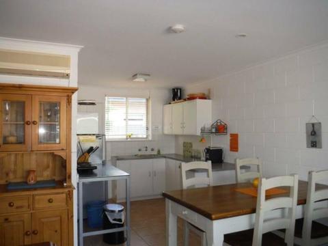 Port Vincent Holiday Rental - Walk to shops and beach