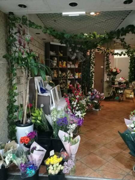 CBD 1large&elegant Flower&gifts shop for sale or rent