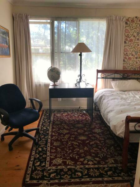 Great house sharing with middle aged mature woman Inner North