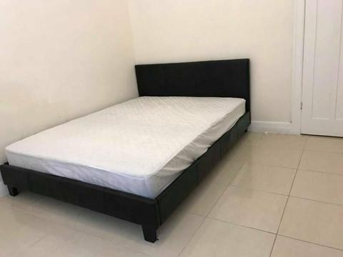 Double room in Burwood - Walking distance to Train station