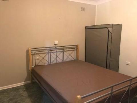 Private room available in North St Marys