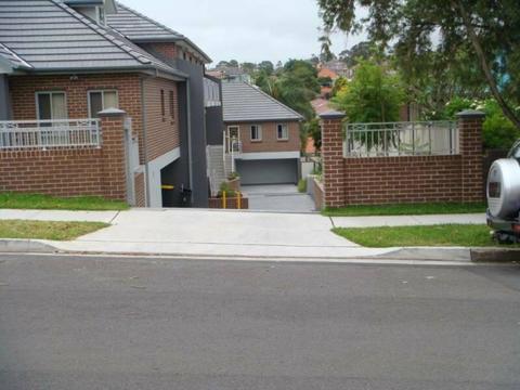 Near Kogarah, luxury new townhouse with 1 room available