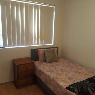 FULLY FURNISHED ROOM IN A 2 BEDROOM APARTMENT IN MOUNT DRUITT