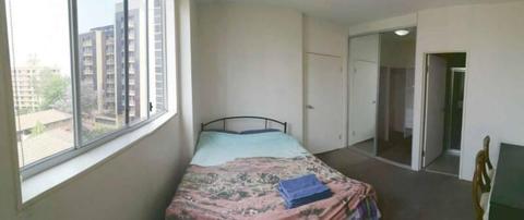 Master Room with Private Bathroo, 5 Minutes Walk to Parramatta Station