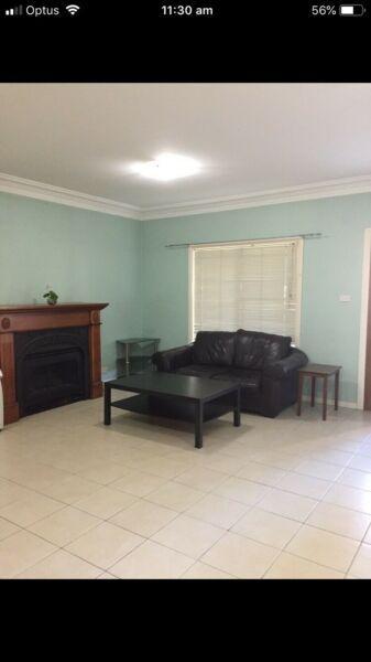 2 bedrooms apartment in Revesby has 2 rooms for rent $200/room