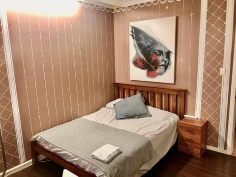 Master Bedroom near Bondi Junction Trains, Bondi Beach, Bills Included